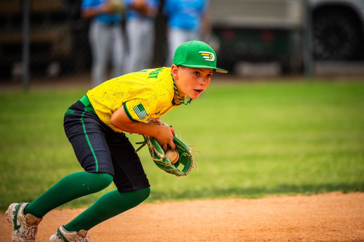 Fielder tracking the ball